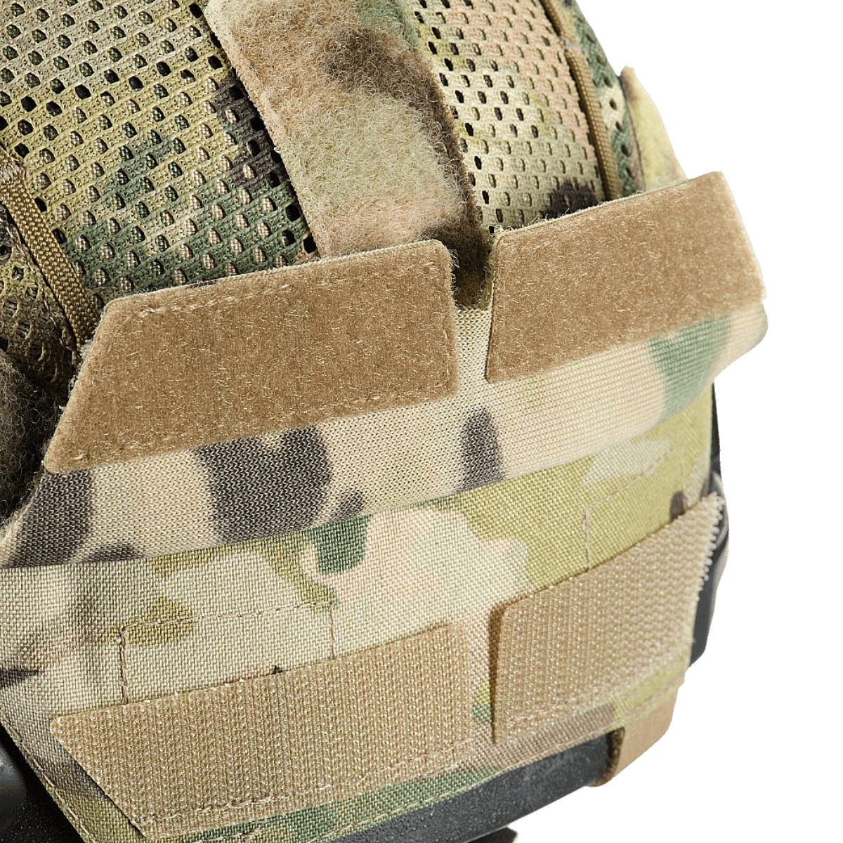 M‑Tac Hjelmcover Shroud Elite, MULTICAM camouflagemønster, designet til TOR-D hjelme, med velcro-paneler og stropper til ekstra kamuflage.