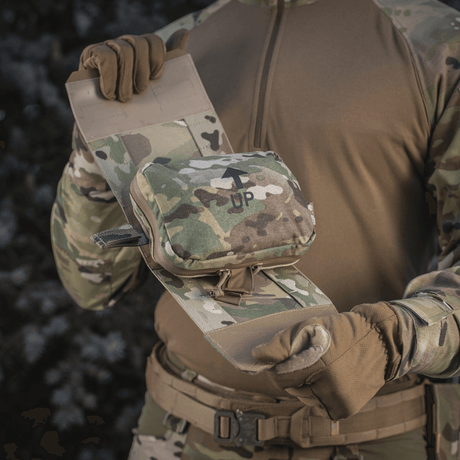 M-Tac Horisontal Medic Lomme Large Elite multicam-materiaalissa, NIJ-sertifiointi, galleria-asento 1, avattu näkyvillä sisäisellä IFAK-järjestimellä.
