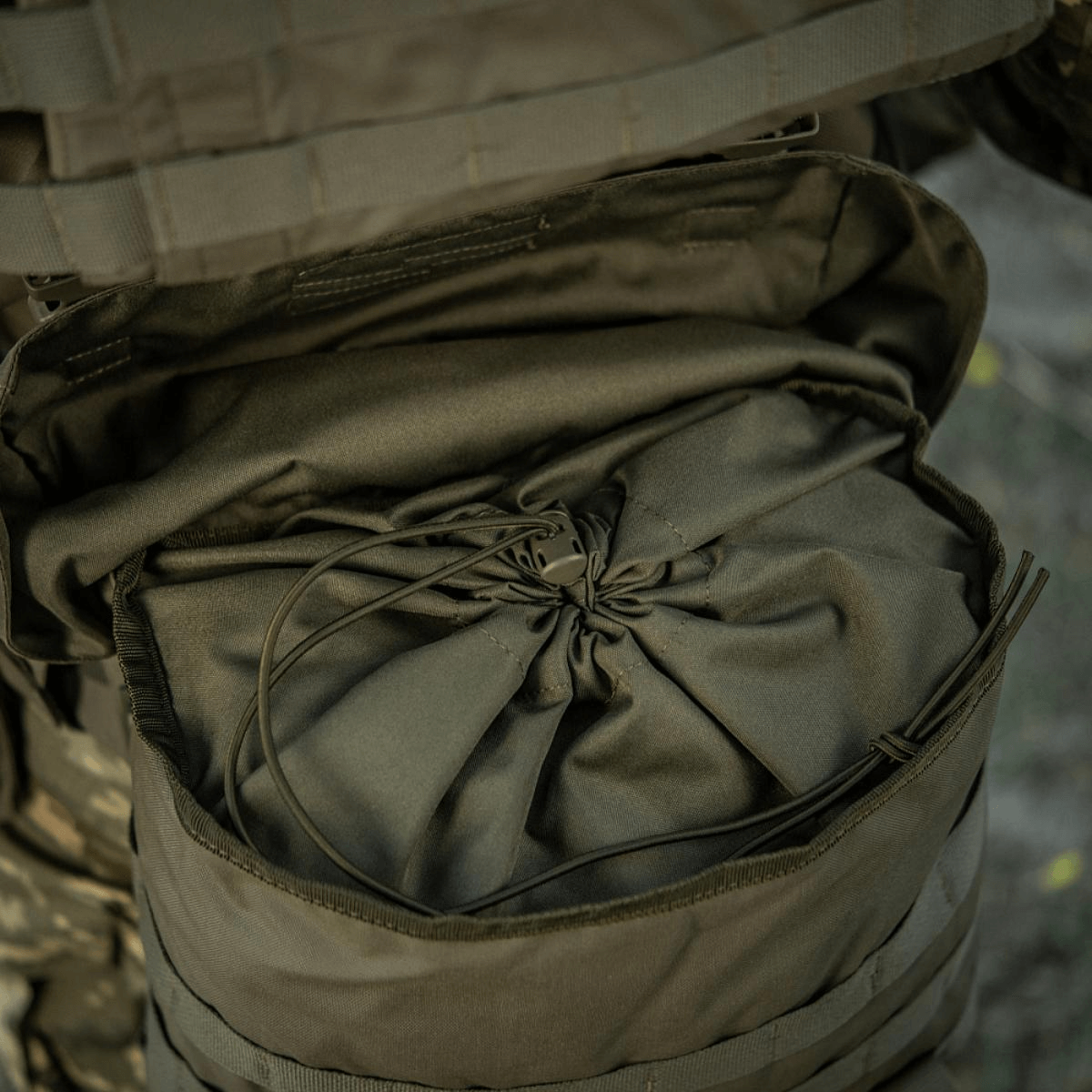 M-Tac Pouch Sukharka Gen.3 XL i Cordura 500D materiale med MOLLE-system og Fastex-lukning. Passer til småting i marken.