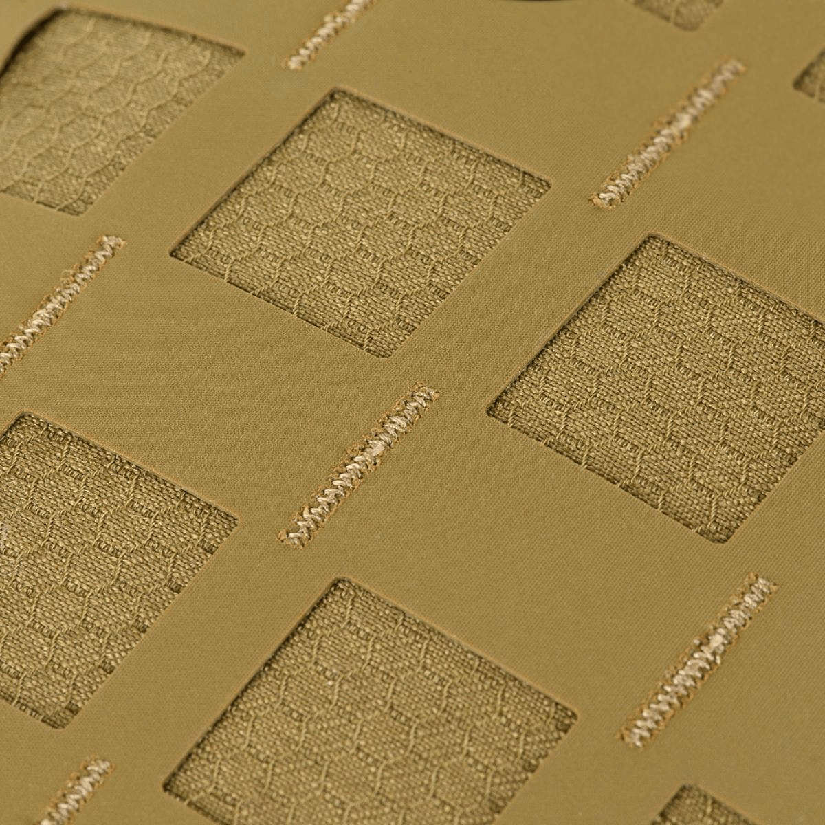 Nærbillede af M-Tac Tablet Bag Laser Cut Hex med laser cut MOLLE panel i Cordura materiale.