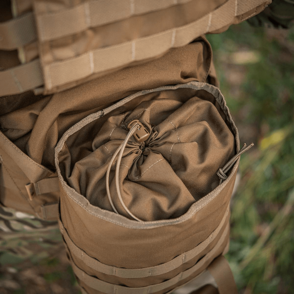 M-Tac Sukharka Gen.3 Pouch i Cordura 500D med MOLLE-interface og justerbart låg, perfekt til militært brug.