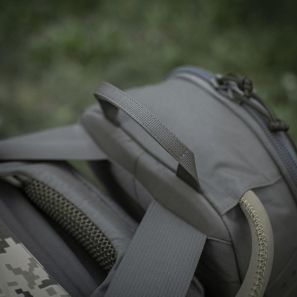 M-Tac STURM Elite Rygsæk med Cordura materiale og MOLLE Laser Cut design detaljer, ideel til taktiske anvendelser.