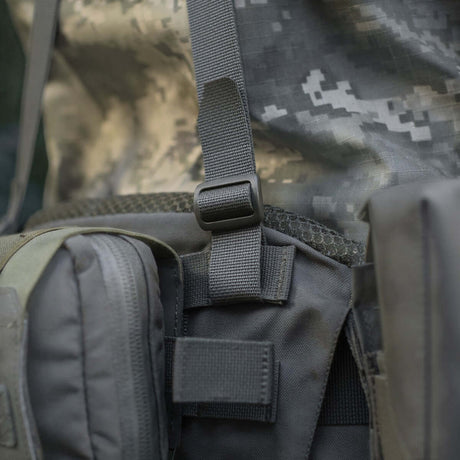 M-Tac olkahihnat taktiseen vyöhön Laser Cut Cordura Squadron -materiaalista, NIJ-sertifiointi, näkyy galleria-asennossa 1, yksityiskohtainen hihnan säätö.