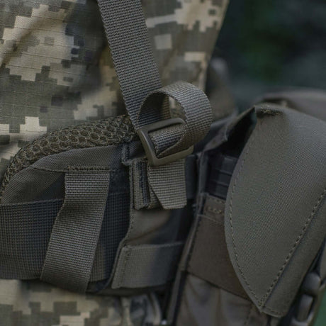 M-Tac olkahihnat taktiseen vyöhön Laser Cut Cordura-materiaalista, NIJ-sertifiointi, näkyy galleria-asennossa 1 tiiviisti hihnan säädön kohdalta.