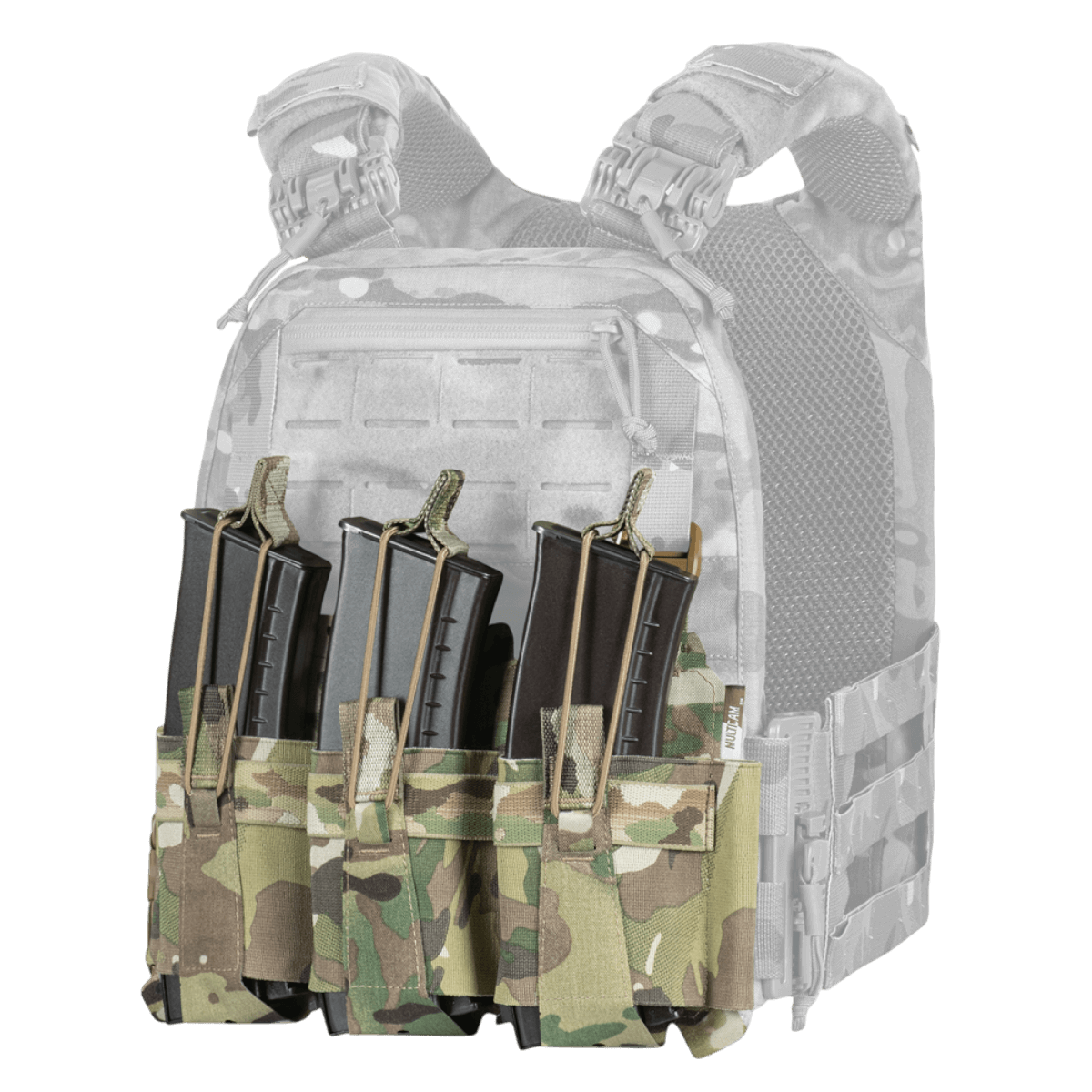 M-Tac Frontpanel til Cuirass QRS Pladebærer Tre Magasiner i camouflage design med tre AK/AR magasiner for sikker opbevaring.