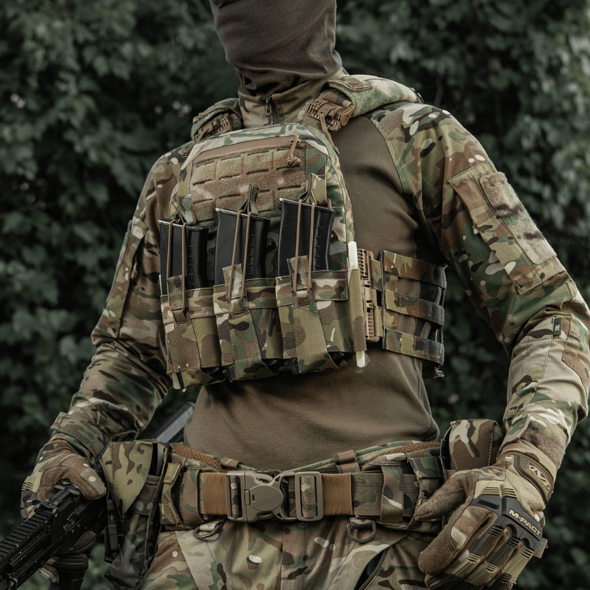 M-Tac Frontpanel til Cuirass QRS Pladebærer Tre Magasiner med tre AK/AR magasinholdere i camouflage design