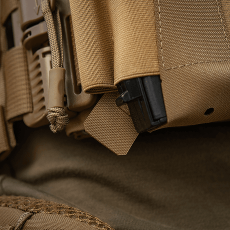 M-Tac etupaneeli Plate Carrier Cuirass QRS:lle, 4 lipasta, vankkaa elastista materiaalia, NIJ-sertifiointi, toimiva säilytys, galleria, sijainti 1.