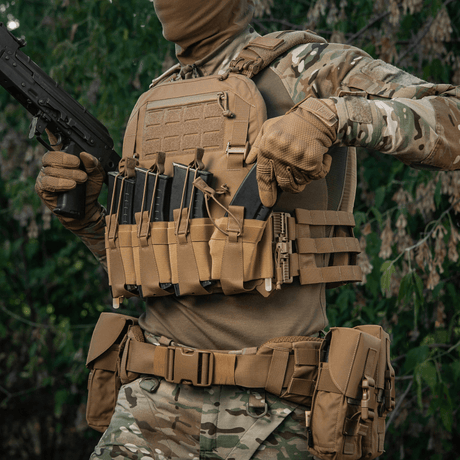 M-Tac etupaneeli Plate Carrier Cuirass QRS:lle, 4 lipasta, elastista materiaalia, NIJ-sertifiointi, taktinen käyttö, galleria, sijainti 1.