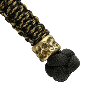 M-Tac Knife Lanyard Scandinavian Granule punottu paracord kultaisilla yksityiskohdilla ja mustalla solmulla, tyylikäs lisävaruste taskuveitsille.
