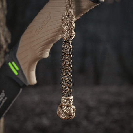 M-Tac Knife Lanyard Scandinavian Granule punottu paracord veitsessä, tyylikäs lisävaruste ja käytännöllinen pidennys veitsenkahvaan.