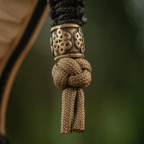 M-Tac Lanyard Scandinavian Small Chinese Knot skandinaavinen kuviohelmi, valmistettu kierretystä paracordista tyylikkäisiin varusteisiin.