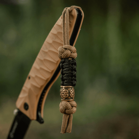 M-Tac Lanyard Scandinavian Small Chinese Knot koristehelmellä ja paracordilla veitsessä, tyylikäs lisävaruste varusteisiin.