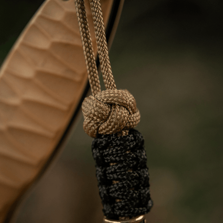 M-Tac Lanyard Scandinavian Small Chinese Knot skandinaavisilla kuvioilla tuo omaperäisyyttä ja tyyliä.