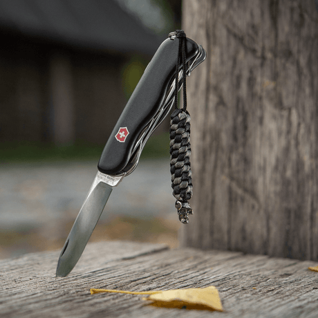 M-Tac Knife Lanyard Helix Skull lisää tyyliä ja toimivuutta taskuveitseen, antaa luonnetta ja nopean käytön.