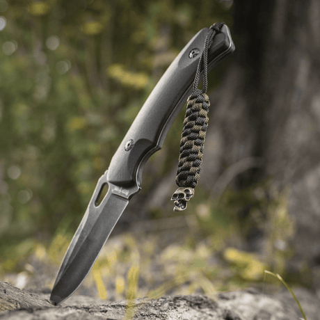 M-Tac Knife Lanyard Helix Skull punottu paracord, toimii kahvan joustavana jatkeena.