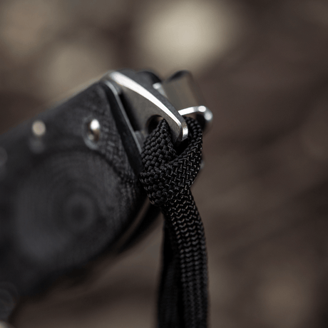M-Tac Knife Lanyard Cuboid Skull, punottu paracord ja koristeellinen Cuboid Skull -helmi, nopeaan käyttöönottoon ja yksilölliseen tyyliin.