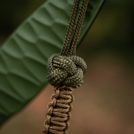 M-Tac Knife Lanyard Celtic, punottu paracord, tyylikäs ja käytännöllinen lisävaruste, parantaa otetta ja korostaa persoonaa.