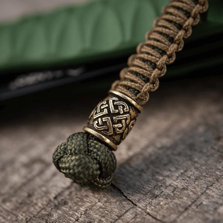 M-Tac Knife Lanyard Celtic, punottu paracord kelttikuvioinnilla, tyylikäs ja käytännöllinen lisä veitsille, varusteille ja taskulampuille.