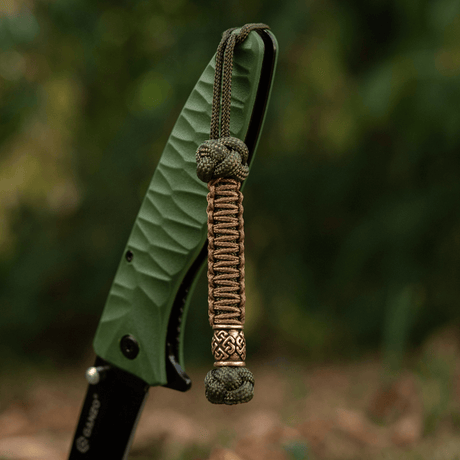 M-Tac Knife Lanyard Celtic, punottu paracord koristeena veitsille ja työkaluille, sopii kannettavaksi ja persoonalliseen tyyliin.