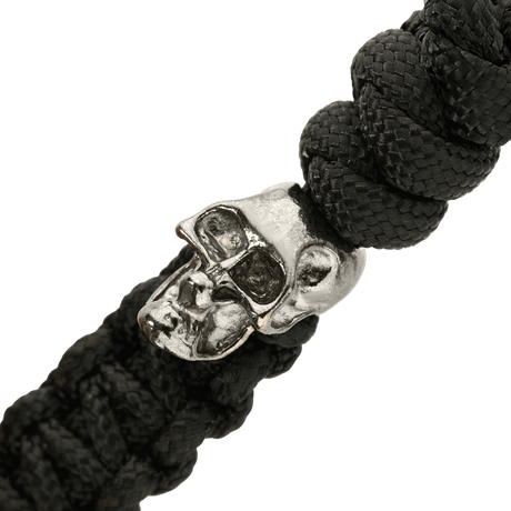 M-Tac Loopy Snake Skull Lanyard punotulla paracordilla ja hopeanvärisellä kallo-yksityiskohdalla, ihanteellinen vetämään veitsiä nopeasti ja tyylikkäästi.