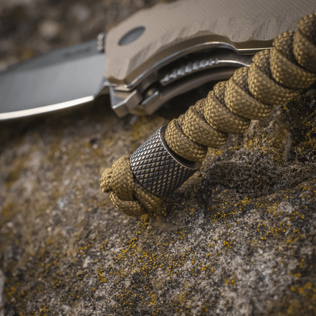 M-Tac Viper Lanyard Stainless Steel, punottu paracord ja ruostumaton teräshelmi veitsessä, tyylikäs lisä nopeaan käyttöön.