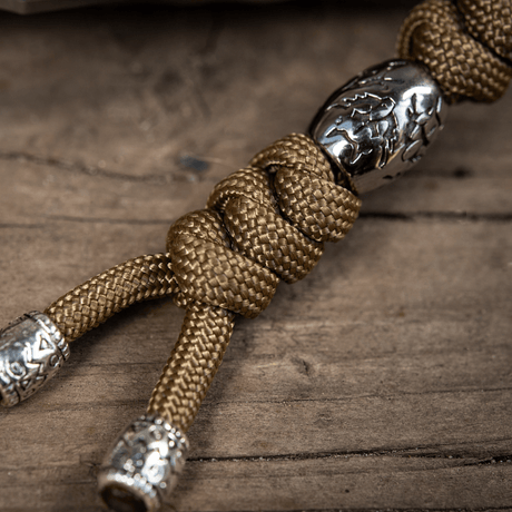 M-Tac Zeus Stainless Steel Lanyard punotulla paracordilla ja koristehelmillä, täydellinen veitselle tai varusteille.
