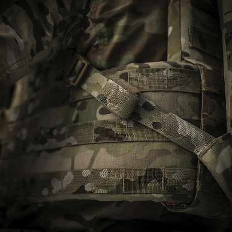 Lähikuva M-Tac reppu Sturm Elite Gen.II maastokuviossa, näyttää MOLLE-järjestelmän ja Cordura-kankaan.