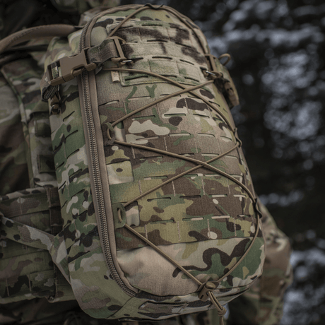 M-Tac reppu Sturm Elite Gen.II maastokuvioinnilla, MOLLE Laser Cut -järjestelmä, Cordura-kangas kenttäretkille, ulkopuolelta nähtynä.
