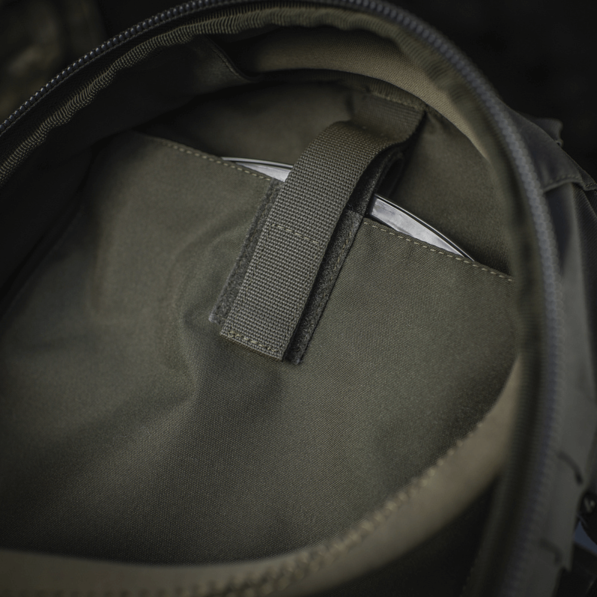 Indvendigt rum i M-Tac Rygsæk Sturm Elite Gen.II med indbygget drikkesystem, fremstillet af slidstærkt Cordura-materiale.