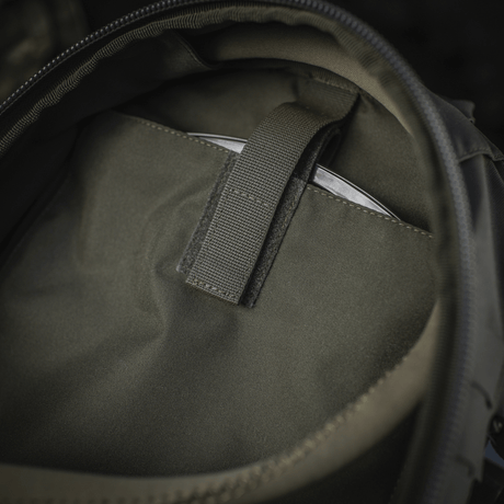 Sisätila M-Tac Sturm Elite Gen.II:ssä sisäänrakennetulla juomajärjestelmällä, valmistettu Cordura-kankaasta.
