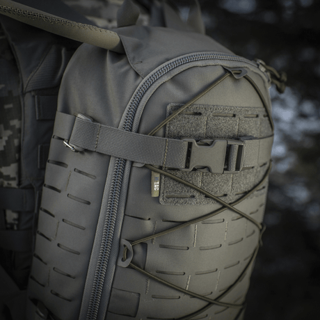 M-Tac Sturm Elite Gen.II raid-reppu Cordura-kankaasta, MOLLE-järjestelmällä ja sisäänrakennetulla juomajärjestelmällä kenttäkäyttöön.