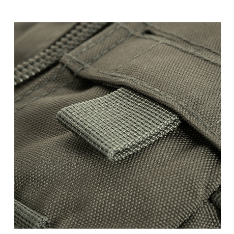 Lähikuva M-Tac Large Assault Pack Laser Cut -repusta, MOLLE-järjestelmä ja modulaarinen taskukiinnitys