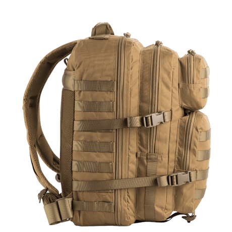 M-Tac Large Assault Pack -reppu beigessä, MOLLE-järjestelmä ja useita vetoketjutaskuja, sopii kaupunkikäyttöön ja lyhyille retkille.
