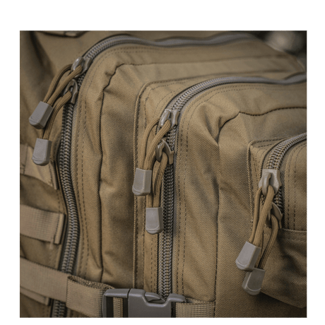M-Tac Large Assault Pack -reppu vetoketjutaskuilla ja MOLLE-järjestelmällä, sopii kaupunkikäyttöön ja vaelluksiin.