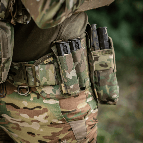 M-Tac Double Magazine Pouch APS Laser Cut camo-kuosissa nopeaan ja turvalliseen lippaiden kuljetukseen kentällä.