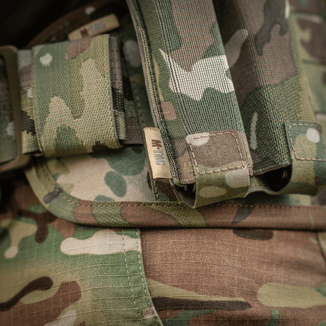 M-Tac Double Magazine Pouch APS Laser Cut kestävästä Cordura-materiaalista, MOLLE-kiinnitys ja elastinen varmistus.