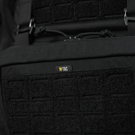 M-Tac Admin Pouch Large Elite tarrapaneelilla taktiseen käyttöön, tehty kestävästä Cordura-materiaalista, lähikuva yksityiskohdista.