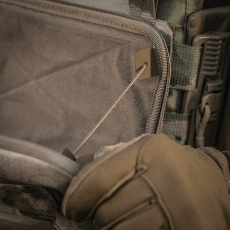 Lähikuva M-Tac Admin Pouch Large Elite: Cordura 500D ja sisäinen velour-velcro, sopii taktiseen varustukseen ja säilytykseen.