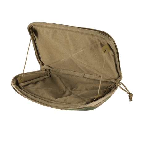 M-Tac Admin Pouch Large Elite avattuna, näyttää tilavan sisäosan taktiseen säilytykseen ja tarraseinät modulaariseen kiinnitykseen.