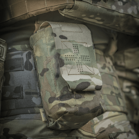 M-Tac Mediclomme Small Vertical Elite multicam-nylonista, NIJ-sertifiointi, kiinnitetty taktiseen varustukseen, näytetty galleria-asemassa 1.