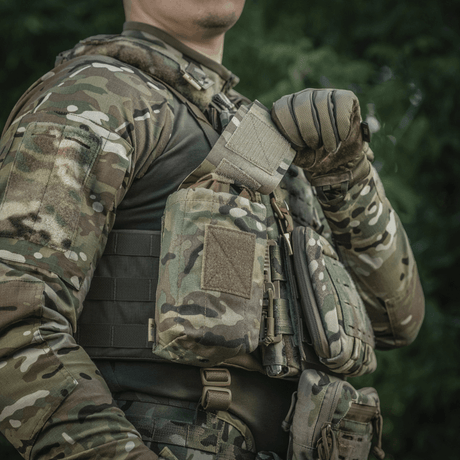 M-Tac Mediclomme Small Vertical Elite multicam-nylonista, NIJ-sertifiointi, kiinnitetty taktiseen varustukseen, näytetty galleria-asemassa 1.