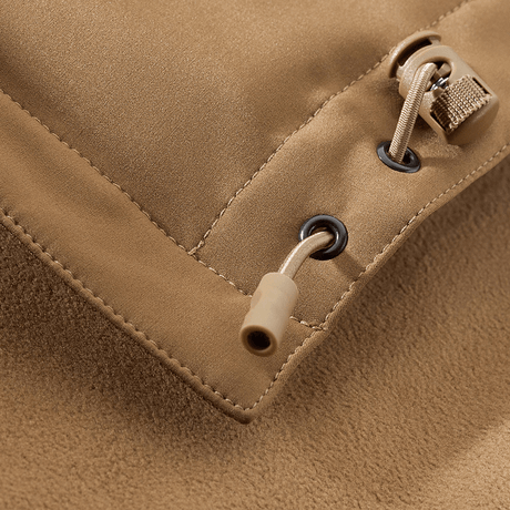 Detalje af M-Tac Norman Windblock Fleecejakke med windblock-materiale og lynlås, ideel til køligt og koldt vejr.