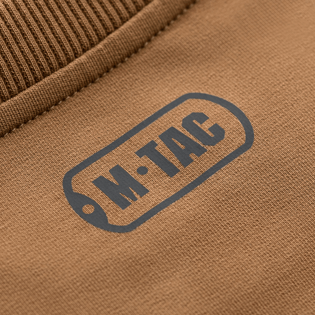 Lähikuva M-Tac Pullover 4 Seasons pyöreästä pääntiestä joustavassa materiaalissa, sopii arki- ja taktiseen käyttöön ympäri vuoden