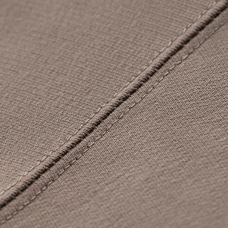Lähikuva M-Tac Pullover 4 Seasons -kankaasta, ompelu- ja tekstuuridetalji, sopii ympäri vuoden ja taktiseen käyttöön
