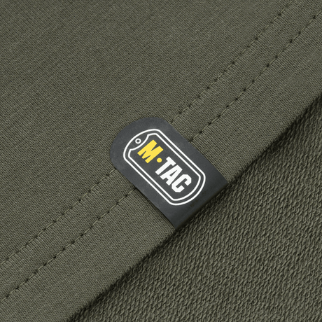 M-Tac Pullover 4 Seasons, minimalistinen malli, stretch-kalvosimet, sopii ympäri vuoden, yksityiskohta M-Tac-logosta.