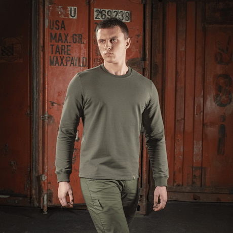 M-Tac Pullover 4 Seasons vihreä, minimalistinen malli, sopii arkikäyttöön ja taktiseen käyttöön ympäri vuoden.