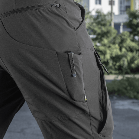 M-Tac Shorts Rubicon Flex i mørk oliven med cargo-lommer og YKK lynlåse, designet til sommerbrug med komfort og funktionalitet