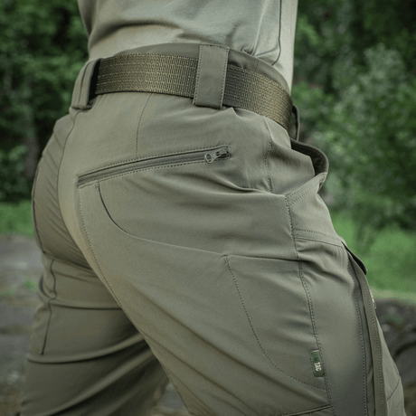 M-Tac Shorts Rubicon Flex i mørk olivengrøn med cargo-lommer og YKK lynlåse. Ideel til sommerbrug med 4-way stretch for bevægelsesfrihed.