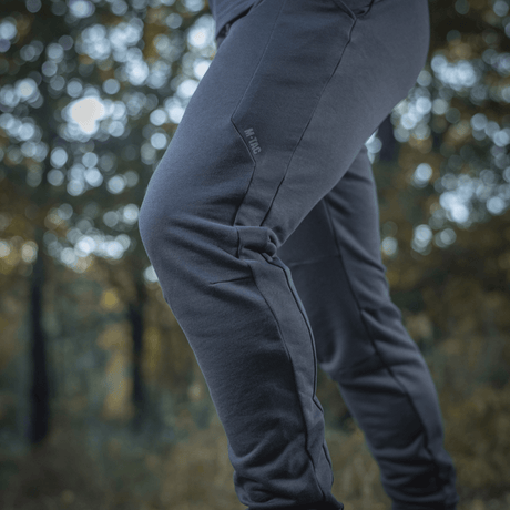 M-Tac Bukser Stealth Cotton, sportsbukser i 100% bomuld med elastik i taljen og sidelommer, ideelle til aktivitet og hverdag.