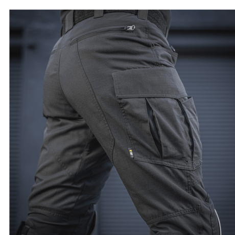 M-Tac Bukser Army NYCO Extreme i mørk grå med robust amerikansk NYCO Extreme-stof, NIJ-certificeret, teknisk design, gallery position 1 tæt på sidelomme.